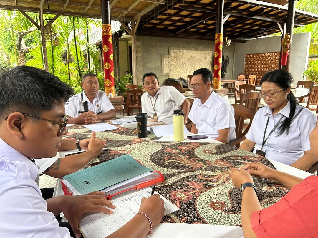 Monitoring dan evaluasi pengelolaan lingkungan terutama program-program pengurangan sampah ditingkat HORECA (Hotel, Restaurant dan Cafe)